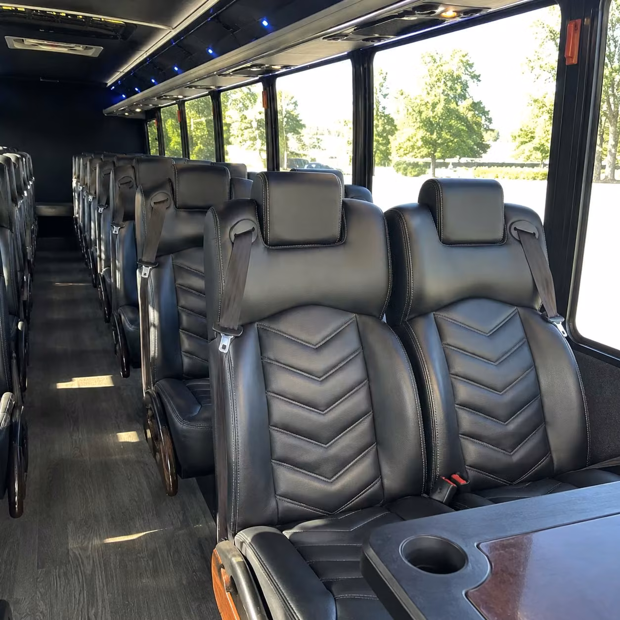 woodbridge 30 passenger minibus rental