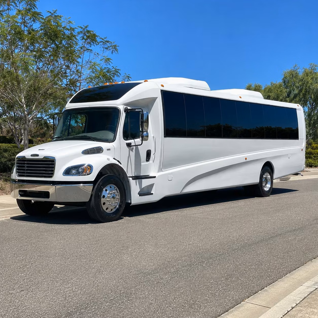 woodbridge 35 passenger minibus rental